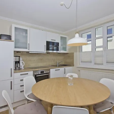 Mit Meerblick Und Balkon, Gratis Nutzung Vom Ahoi Erlebnisbad Und Sauna In Sellin - Meeresblick 24 *